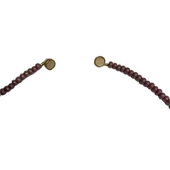 Purple iridescent beaded necklace with dusty pink swirl carved stones - Picture 5 of 7